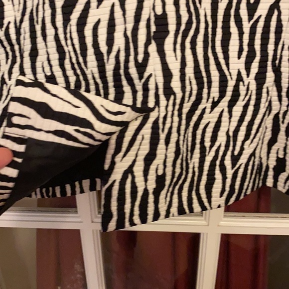 Liz Claiborne, Black & White Print Blazer - Picture 7 of 9